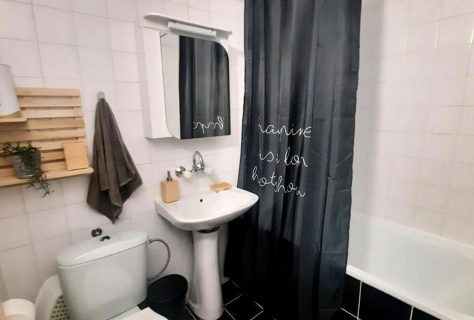 Apartment Spacious 3 Bedroom Apartment, Close To Metro Station Sofia
